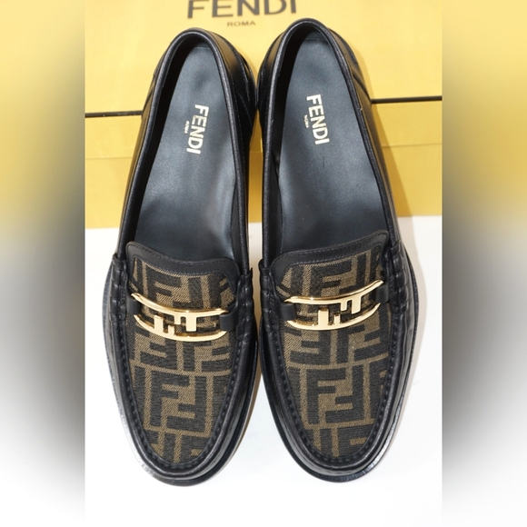 Authentic Fendi O'lock Loafers in Brown Black Leather Size US 7 - Picture 2 of 6